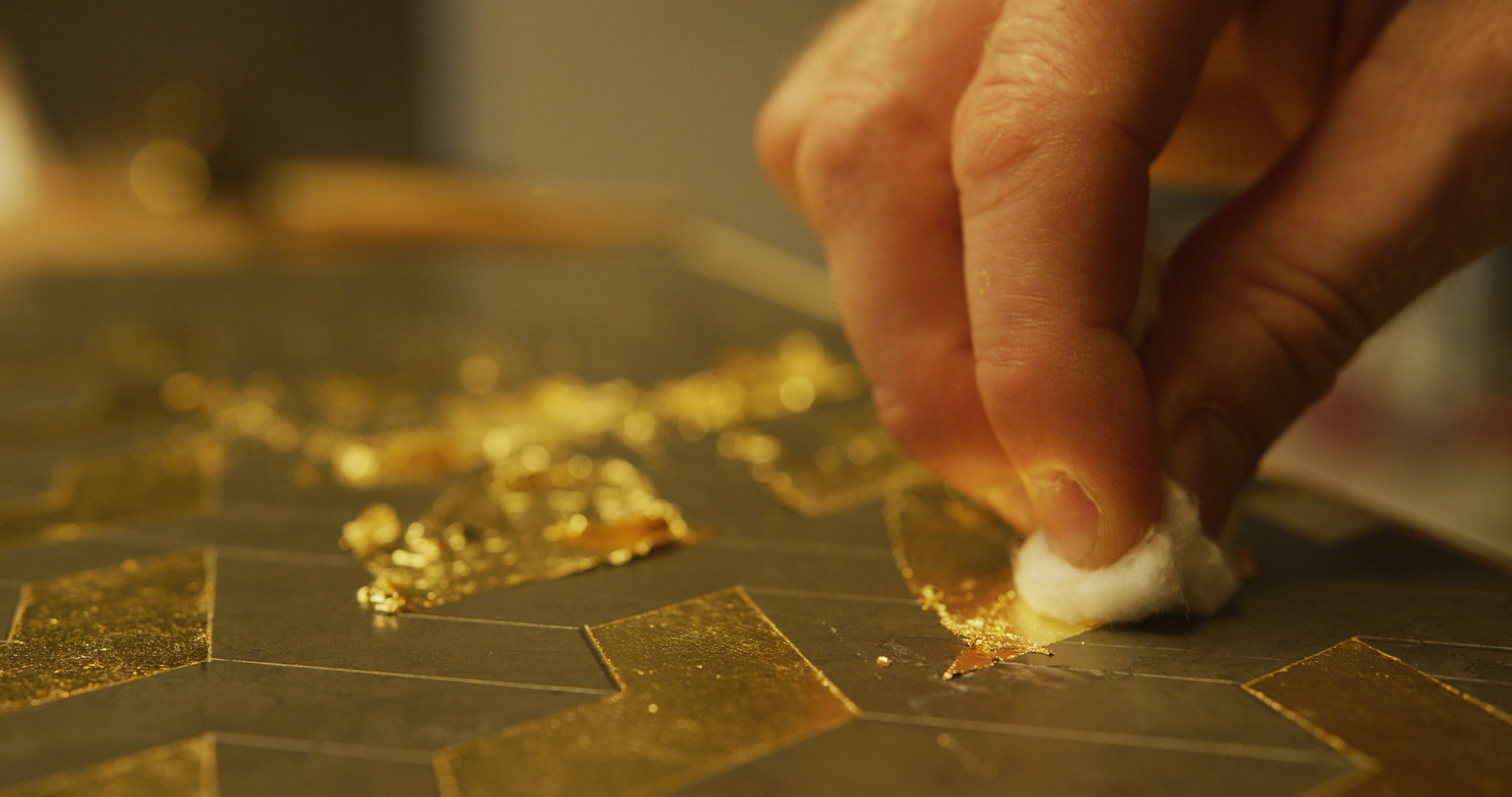 Gilded sols. Glass Gilding. Gold Leaf. Hand Gilding. Картинка Gilding Life.